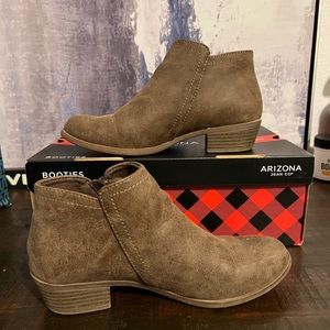 Arizona ankle boots size 6. Good conditions.